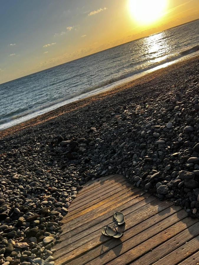 Con Encanto En La Playa Frente Al Mar 